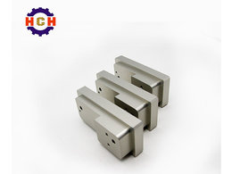 精密零部件:cnc數(shù)控加工中心加工精密零部件時(shí)會(huì)對壽命長短產(chǎn)生影響，要加CNC加工中心需注意經(jīng)做硬件維護(hù)與軟件維護(hù)